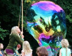 Bubbles4you Riesenseifenblasen machen Freude auf allen Festen und Kinderfesten oder Festivals Bubbles4you Riesenseifenblasen fun am Kinderfest