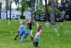 Freude und Spaß mit Riesenseifenblasen von Bubbles4you Spaß mit Bubbles4you Riesenseifenblasen