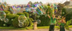 Bubbles4you Riesenseifenblasen walkact mit Elfenkostümen in Wien Bubbles4you Riesenseifenblasen walkact