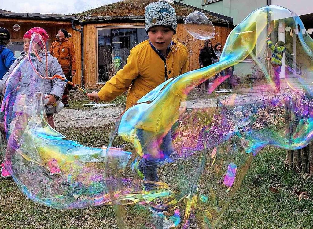 Bubbles4you_Riesenseifenblasen27 Bubbles4you Seifenblasen Workshops